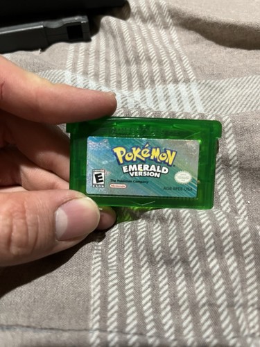 Pokemon emerald version - version, gba